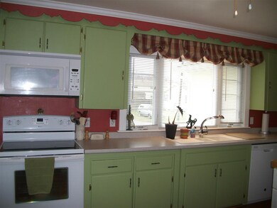 76 Goodwin St, Manchester, NH 03104 - photo 4