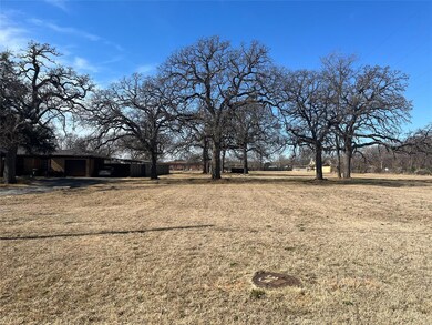 129 Norwood Dr, Hurst, TX 76053 - photo 2