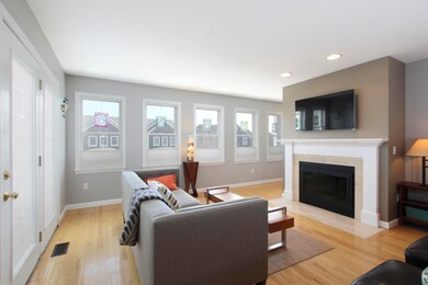 002-photo-living-room-6925206