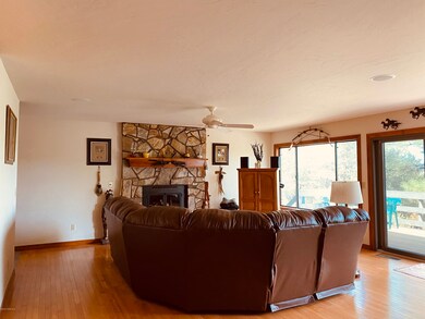 1032 Hyland Living Rm