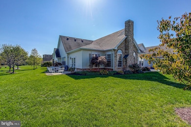 1049 Burgundy Cir, Pennsburg, PA 18073 - photo 4