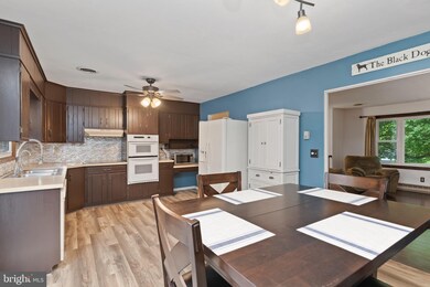 216 E Carpenter Ave, Myerstown, PA 17067 - photo 6