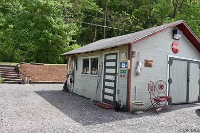 Shed with an additional workshop on right.