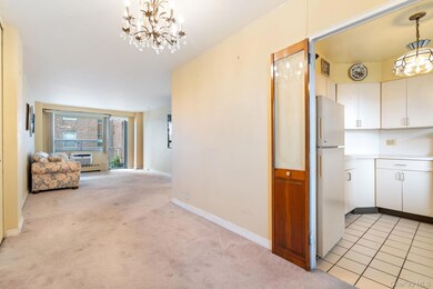 61-15 97th St unit 12H, Rego Park, NY 11374 - photo 4