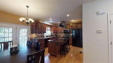 4818 Lakecrest Dr, Shawnee, KS 66218 - photo 3