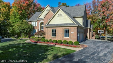 6986 Crosswell Dr, West Bloomfield, MI 48322 - photo 3