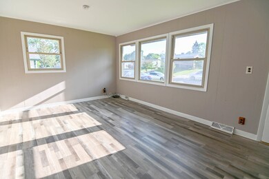 1405 N Berwick Blvd, Waukegan, IL 60085 - photo 3