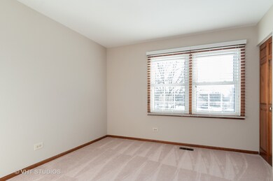 1125 Hyde Park Ln, Naperville, IL 60565 - photo 5