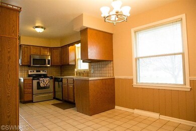 1804 Emerald Ave NE, Grand Rapids, MI 49505 - photo 3