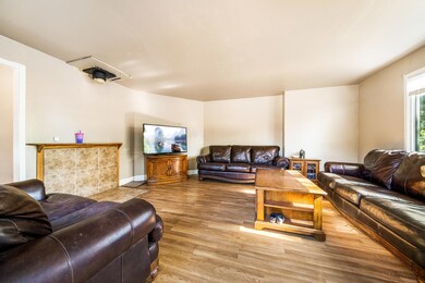 10159 Salmon Creek Rd, Redding, CA 96003 - photo 4