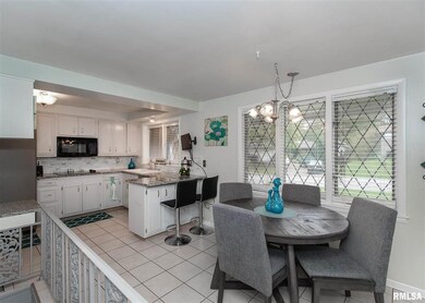 1520 Fairlane Dr, Bettendorf, IA 52722 - photo 4