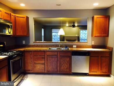 512 Thomas Cir, Norristown, PA 19401 - photo 4