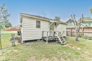 805 Duff Ln, Houston, TX 77022 - photo 3