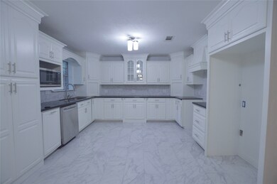 18498 Ih 10, Vidor, TX 77662 - photo 2