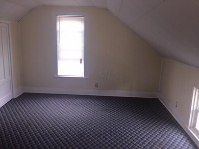 569 E. Walnut5