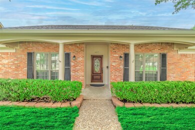 A close up image of 627 Attingham.  Wonderful, tra