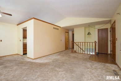 6616 Cresthill Dr, Davenport, IA 52806 - photo 5