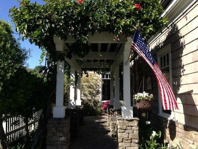 Charming entry to home