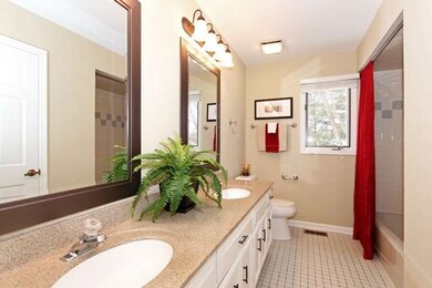 2243 Aster Ct, Naperville, IL 60565 - photo 2