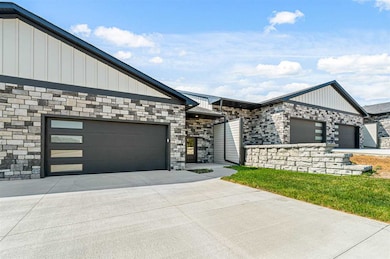 405 E Main St, Solon, IA 52333 - photo 2