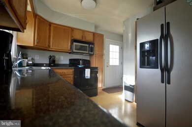 221 Breckenridge Ct, Strasburg, VA 22657 - photo 2