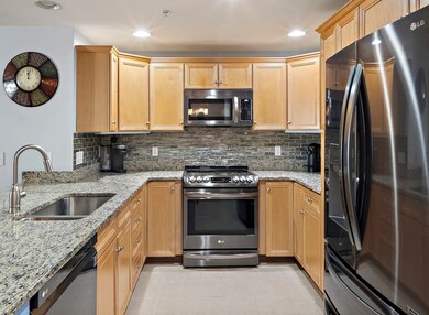 1000 Emerald Ct unit 1215, Tewksbury, MA 01876 - photo 4