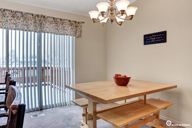 8_Dining