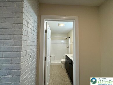 202 Center St unit 5, Stockertown, PA 18083 - photo 4