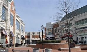 3961 Lyndhurst Dr unit 203, Fairfax, VA 22031 - photo 2