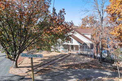 21 Jonathan Ct, Lake Ozark, MO 65049 - photo 2