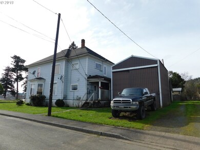 131 Ash St, Myrtle Point, OR 97458 - photo 4