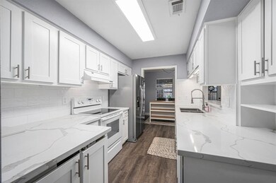 1371 Country Place Dr, Houston, TX 77079 - photo 3