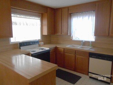 800 W 21st St, Burley, ID 83318 - photo 3