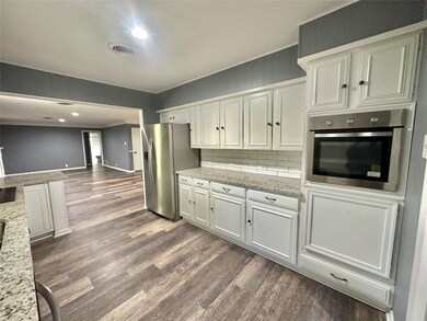 27 Scotsmeadow St, Gainesville, TX 76240 - photo 6