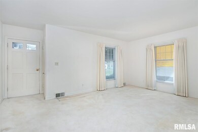 2133 W High St, Davenport, IA 52804 - photo 7