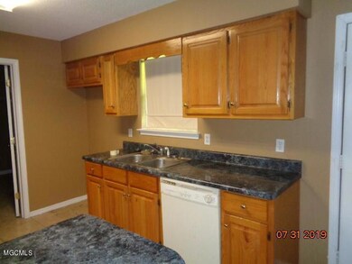 109 N Lewis Cir, Picayune, MS 39466 - photo 6