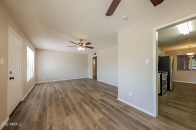 004-photo-dining-room-11248506