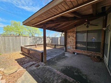 View of patio / terrace with ceiling fan