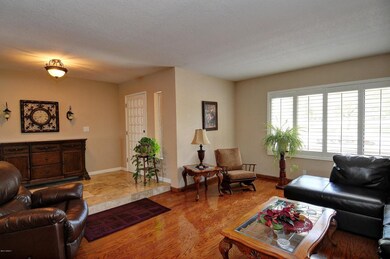 003_Living - Foyer