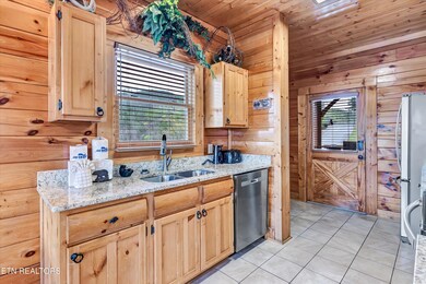 06-906 Black Bear Cub Way-6