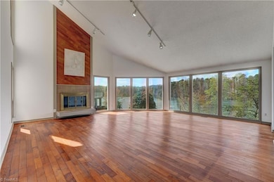 1903 Candelar Dr, High Point, NC 27265 - photo 5