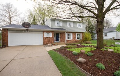 2213 Woodcliff Ave SE Grand-large-001-37