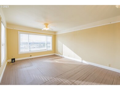 Living Room/Entrance