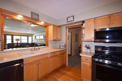 1727 W Downer Place, Aurora, IL 60506 - photo 7