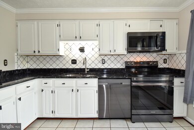 19050 Partridge Wood Dr, Germantown, MD 20874 - photo 5