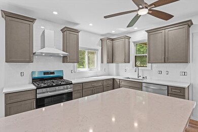 25 Avon St unit 1, Saugus, MA 01906 - photo 5