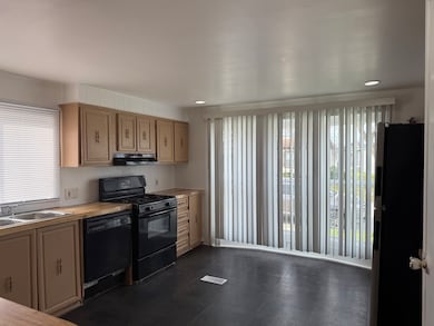 605 Tanglewood Rd, Matteson, IL 60443 - photo 2