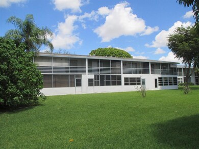 420 Sheffield Q, West Palm Beach, FL 33417 - photo 2