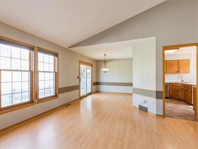 2510 Camelot Ave NW, Cedar Rapids, IA 52405 - photo 5