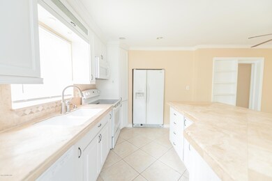 2709CherbourgRd-38